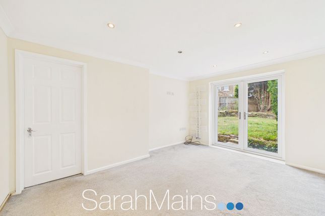 8 Axwell Park Close, Newcastle Upon Tyne photo 2