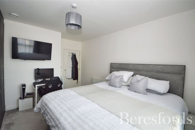 Flat for sale in Ypres Place, Dagenham