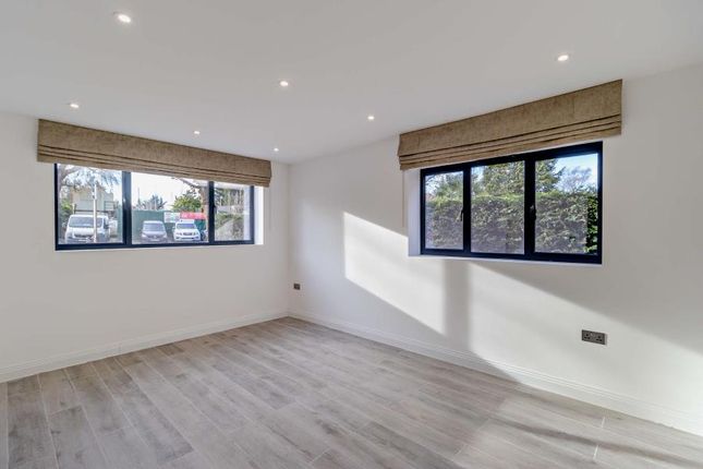105, Wolsey Road, Northwood photo 3