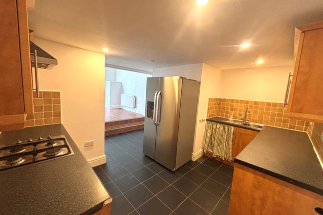Apartment 2, 39, Lilley Road, LIVERPOOL photo 3