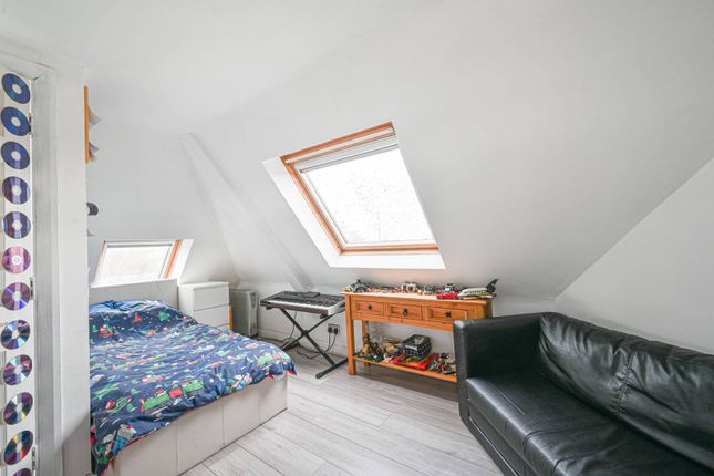 End terrace house for sale in Crescent Way, North Finchley, London