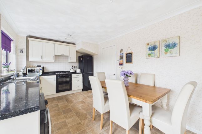 3 Tollgate Close, Liskeard photo 3