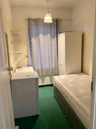Thumbnail Room to rent in Burnt Ash Hill, London