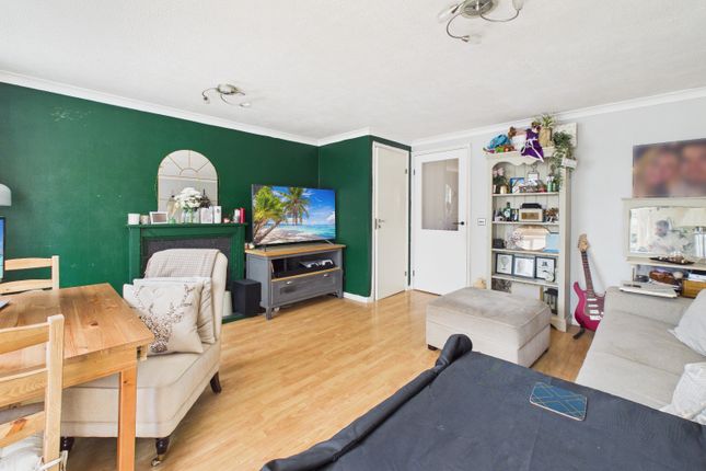 17 Rymill Drive, Oakwood, Derbyshire photo 4