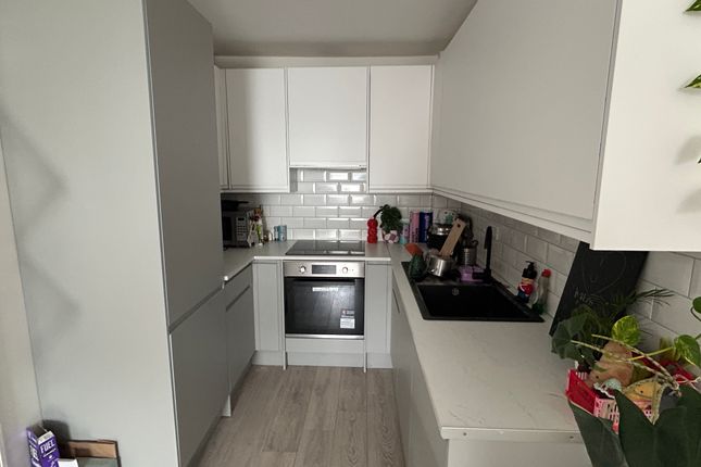 Flat 6, 112 , Ewell Road, Surbiton photo 3