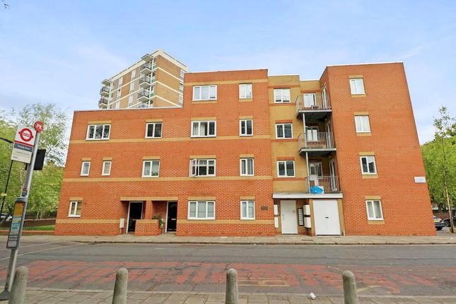 Thumbnail Flat for sale in Cropley Street, London