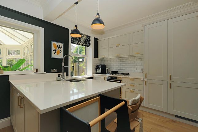 21, Crawshaw Avenue, Leeds photo 4