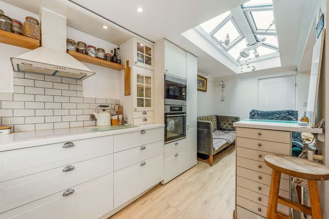 38, Barker Close, Chichester photo 3