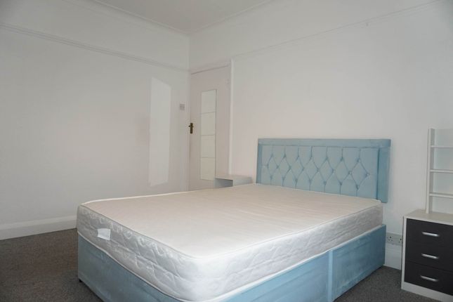 Cedar House, Culmington Road, London photo 4