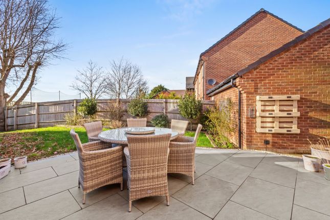 62 Lennon Way, Aylesbury photo 4