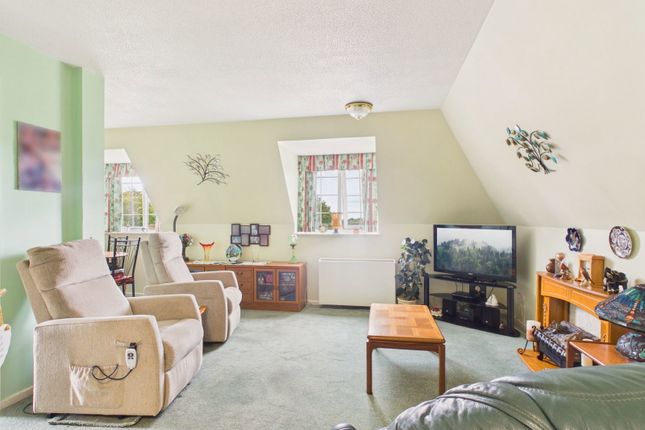 32, Stanford Orchard, Horsham photo 2