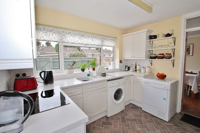 56, Farmers Close, Witney photo 3