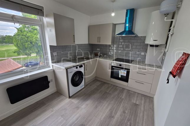 Thumbnail Flat to rent in Lodge Avenue, Becontree, Dagenham