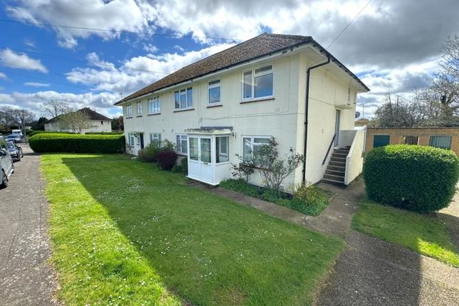 Maisonette to rent in Park Road, Stanwell, Staines