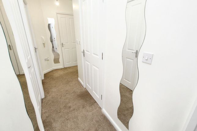 42 Gale Close, Littleborough photo 3