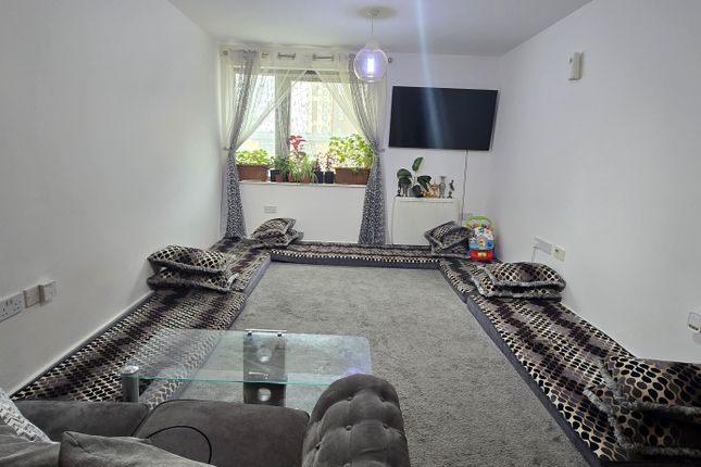 1-bed flat on 136, Victoria Road, London, £315,000