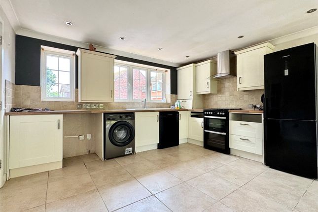 28a, Bouverie Close, Barton On Sea photo 2