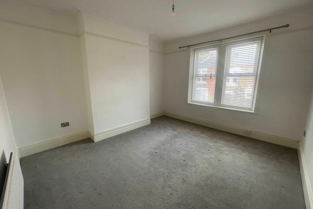 14 Park Crescent East, North Shields photo 5