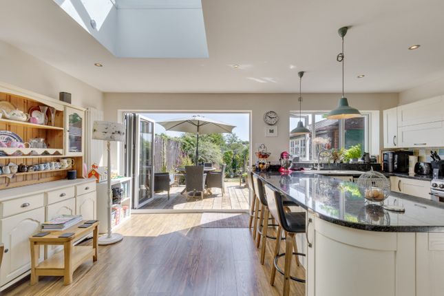 21 Nutleigh Grove, Hitchin, Hertfordshire photo 4