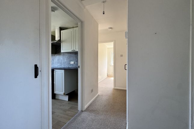 27, Parkers Close, Totnes photo 5