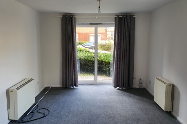 Flat to rent in Blackthorn Close, Cambridge
