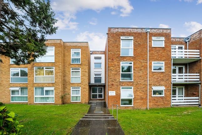 Thumbnail Flat to rent in Worcester Road, Sutton