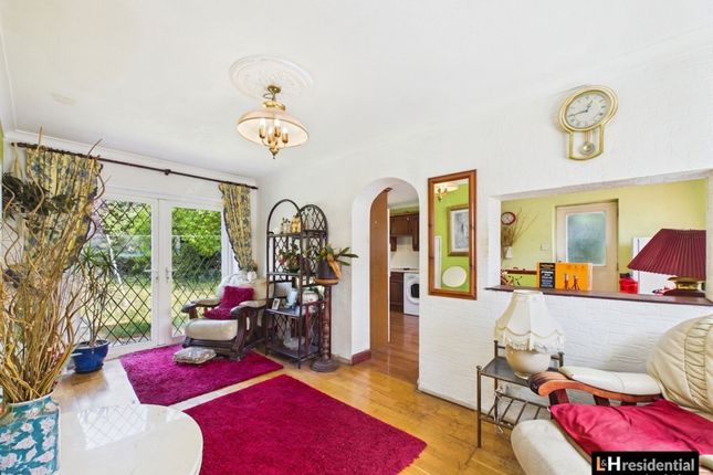 13 Kenilworth Close, Borehamwood photo 4