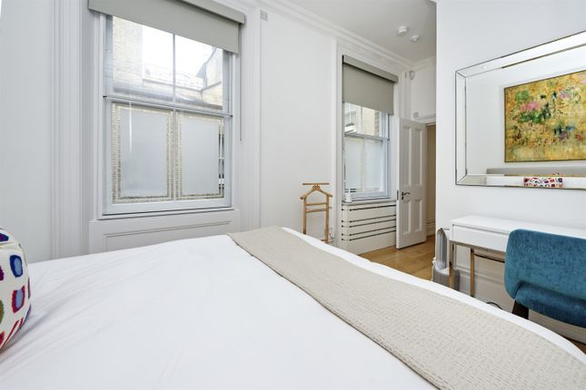 Flat to rent in Palace Gate, London