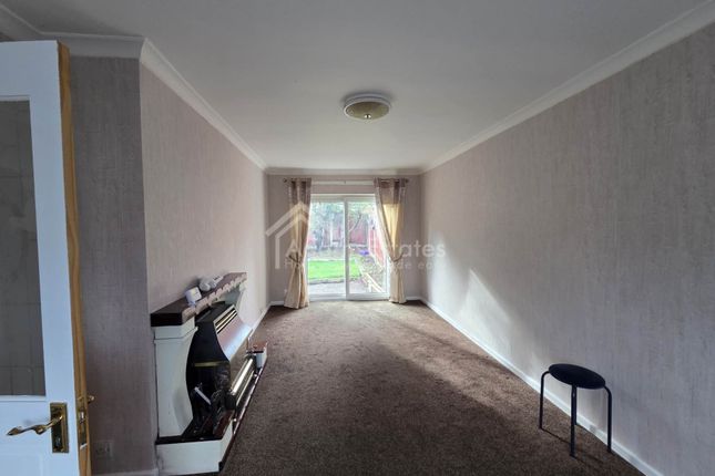 16, Hyrstlands Rd, Batley photo 2