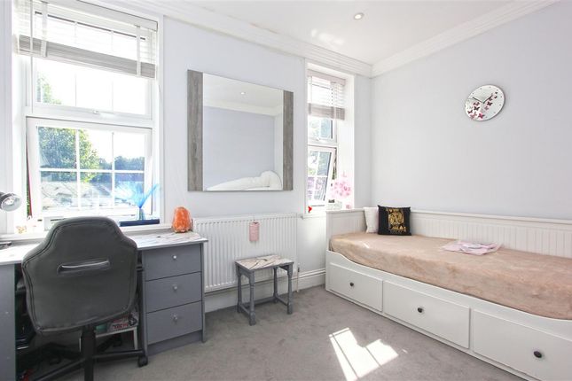 Flat to rent in Brighton Road, South Croydon
