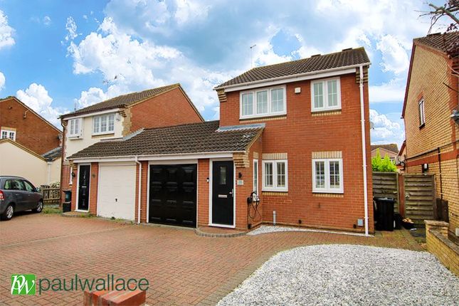 Link-detached house for sale in Cassandra Gate, Cheshunt, Waltham Cross