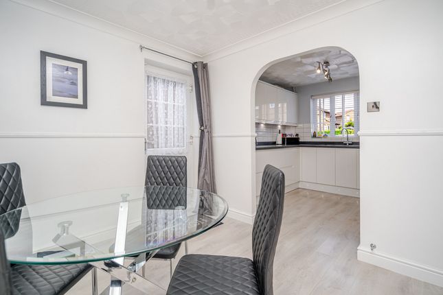 88, Hexham Gardens, Milton Keynes photo 4