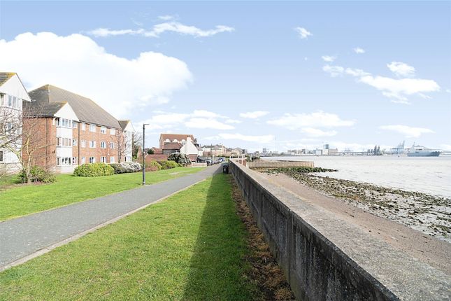 Flat for sale in St. Leonards Close, Grays
