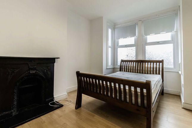 Northfield Avenue, London photo 3