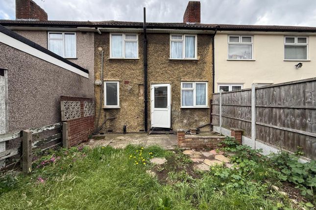 4, Goring Gardens, Dagenham photo 2