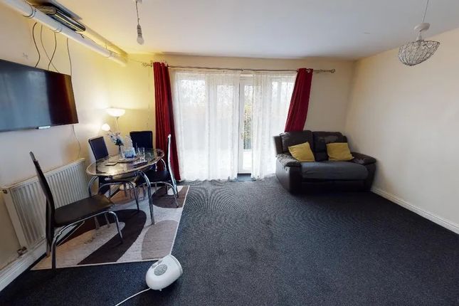 Flat for sale in 181, Blackthorne Road, Ilford