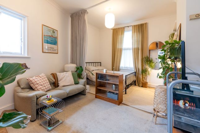 183f, Evering Road, London photo 2