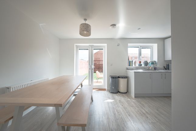 1, Hazel Place, Stratford-Upon-Avon photo 2