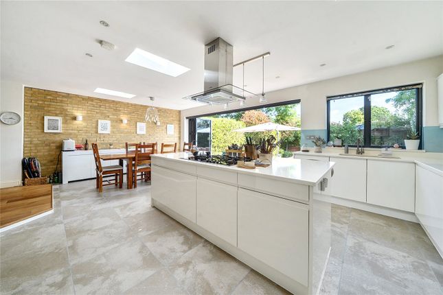 51, Oakwood Crescent, Greenford photo 4
