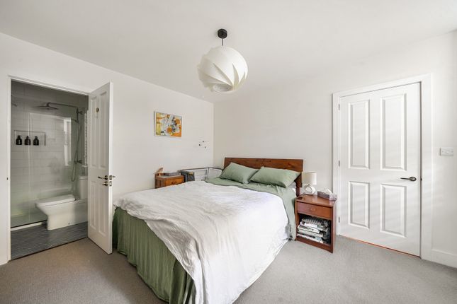 20E,, Anerley Hill, London photo 4