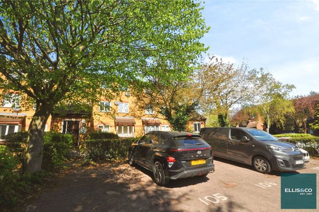 100, Greenway Close, Friern Barnet photo 3