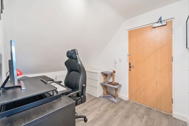 Flat for sale in Ampthill Way, Faringdon, Oxfordshire