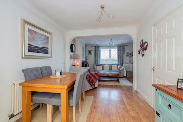 119, Moreton Way, Slough photo 4