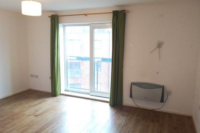 44, Warrington photo 3