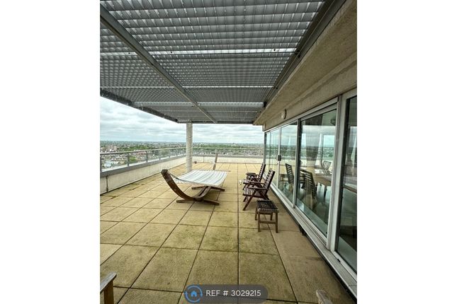 Flat, Cityview Centreway Apartments Axon Place, Ilford photo 2