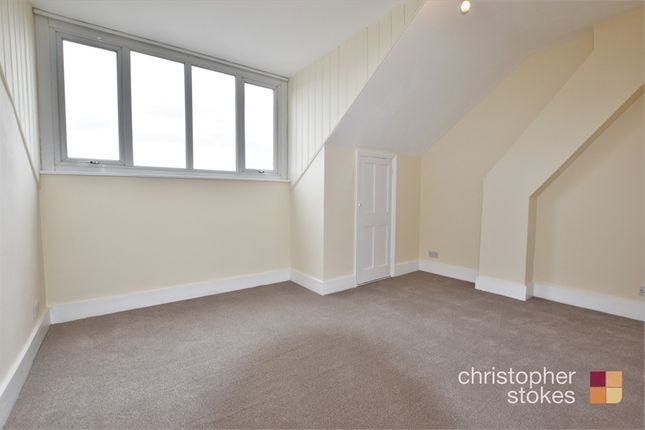 2 bed flat to rent in Turners Hill, Cheshunt, Hertfordshire EN8