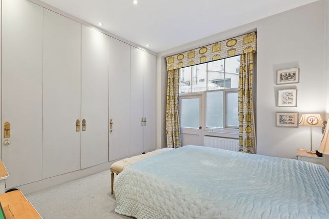 Flat for sale in Queen's Gate Gardens, London