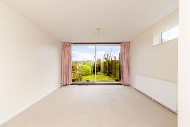 33, Alpine Close, Croydon photo 4