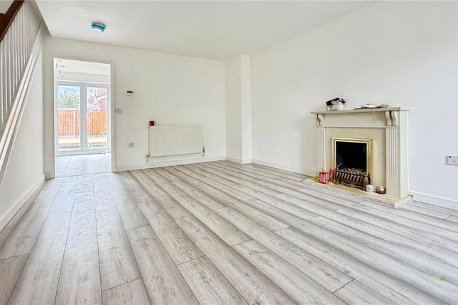 59, Grasshaven Way, Thamesmead photo 4