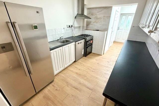 Norbury Grove, Mill Hill photo 4